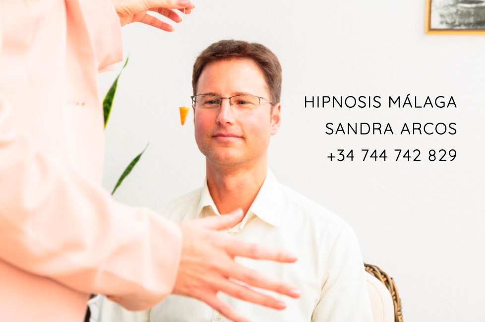 La hipnosis es una poderosa herramienta terapéutica que ofrece una amplia gama de beneficios para mejorar la salud mental y emocional
